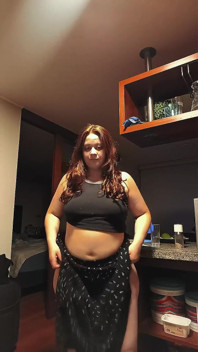 Nicole Passat a pris du poids et montre sa chatte charnue et son gros corps