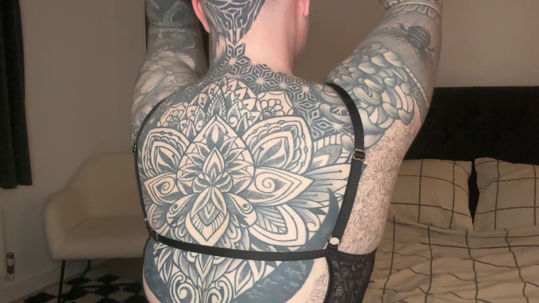 Miss Valentina: Potetovaná bohyně prohlídka