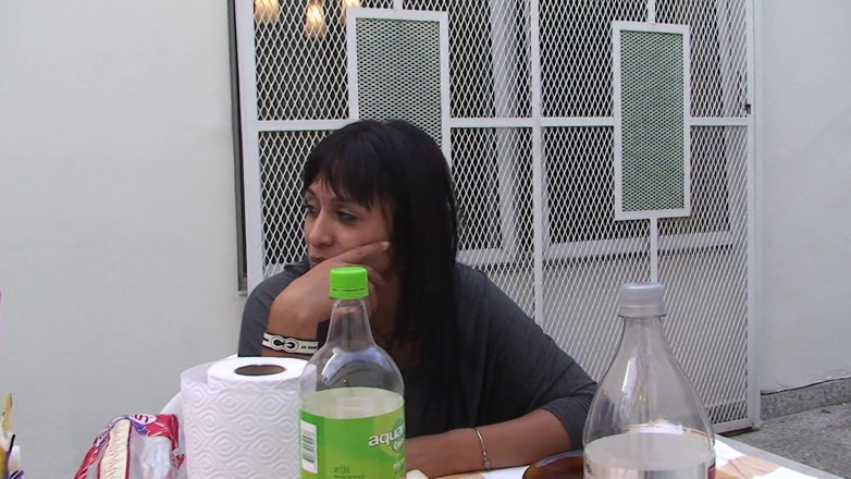 Xfucks: Une brune mature femdom suce et chevauche la bite bien...