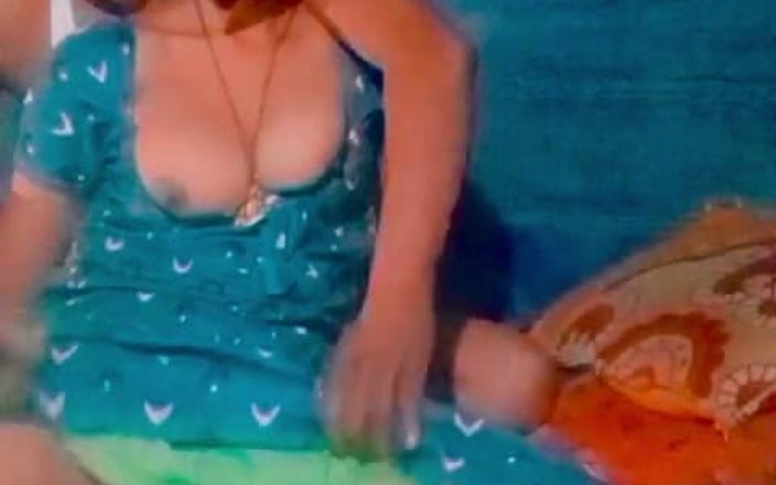 RadhaDevi: Desi Bhabhi hete sexy video