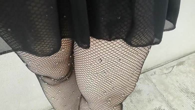 Nicoletta Embassi: Hot siusiu w ogrodzie