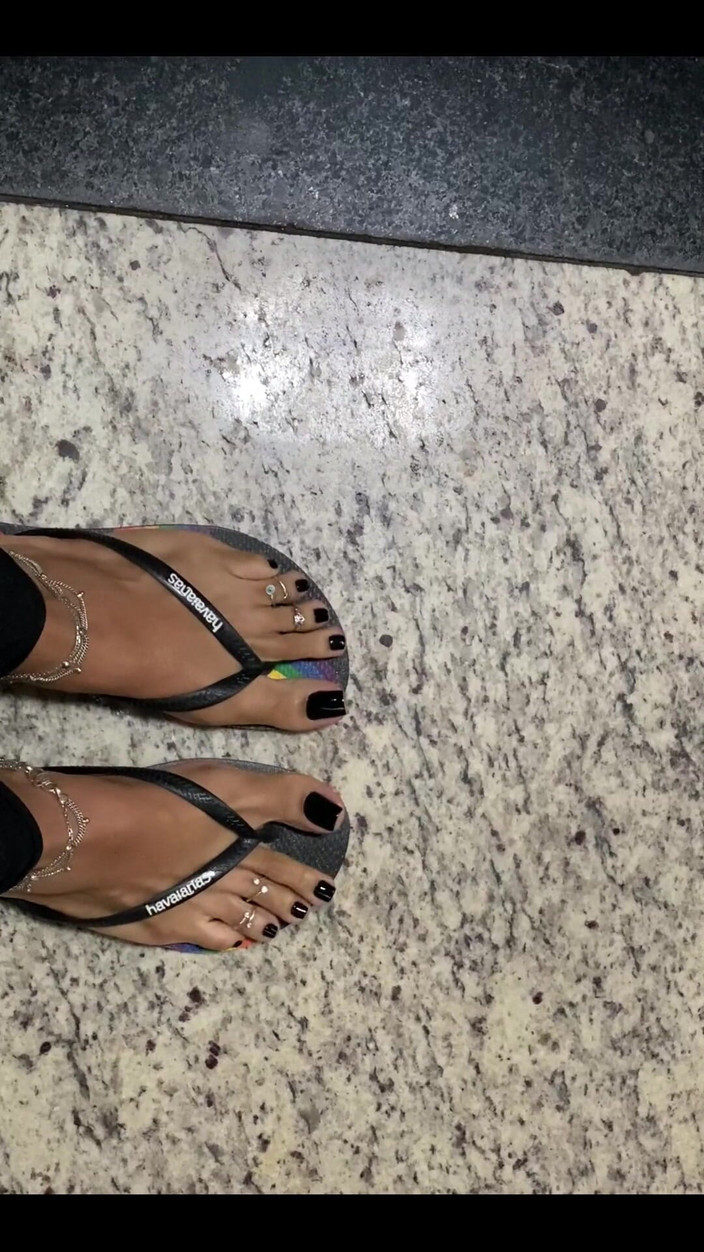 KiffaFeet: Прибуття додому з цим ідеальним чорним педикюром