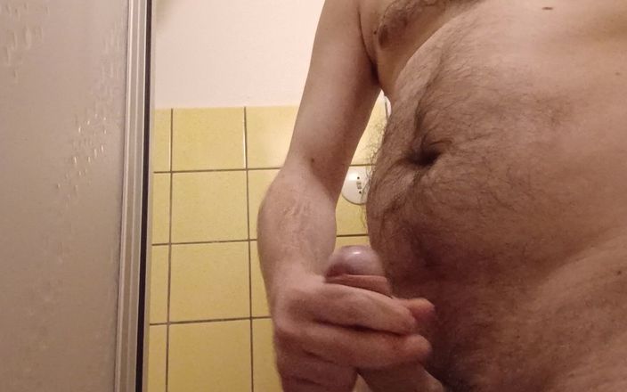Ed Eden: Masturbation dans la salle de bain