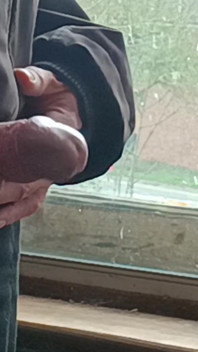 Masturbacja i orgazm przez okno w Domu Przyjaciela - Rockardglans