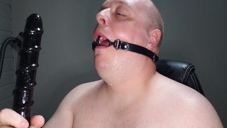 Charlieboy69: Deepthroat dildo 18 inci dengan cincin gag mulut