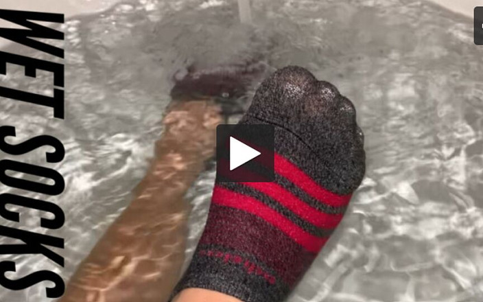 footivities: Fetish Stoking Basah Dalam Stoking Atletik