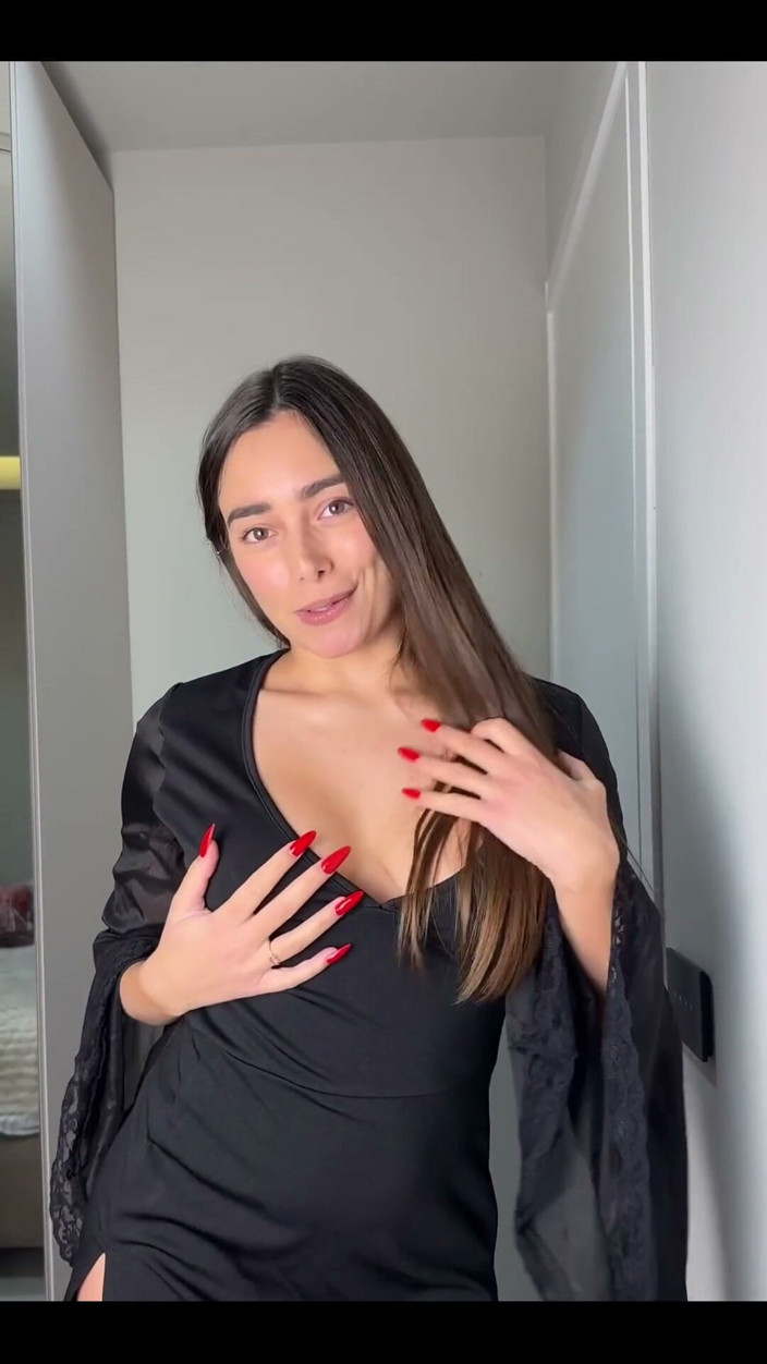 Shelena: Spogliarello Sexy
