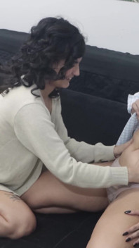 Venus e Mia in fetish dell'ombelico e dell'ombelico
