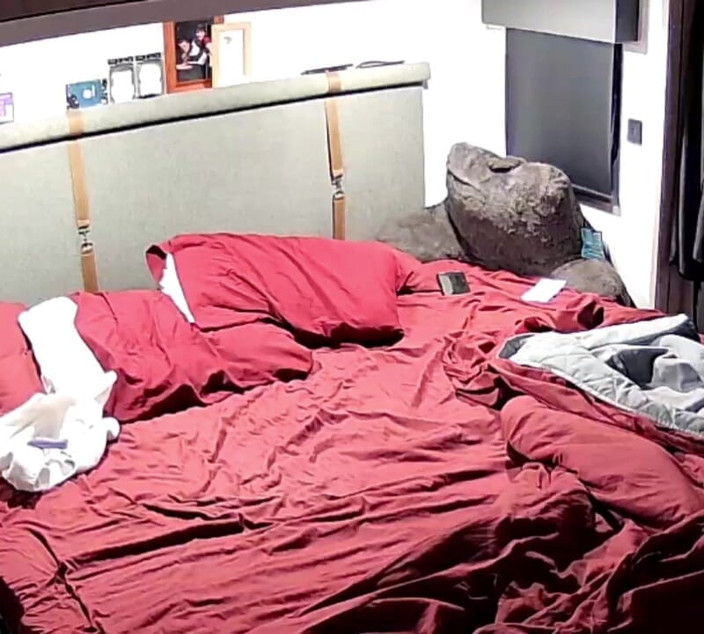 KittieNoOne: Een klein beetje anaal voor het slapengaan