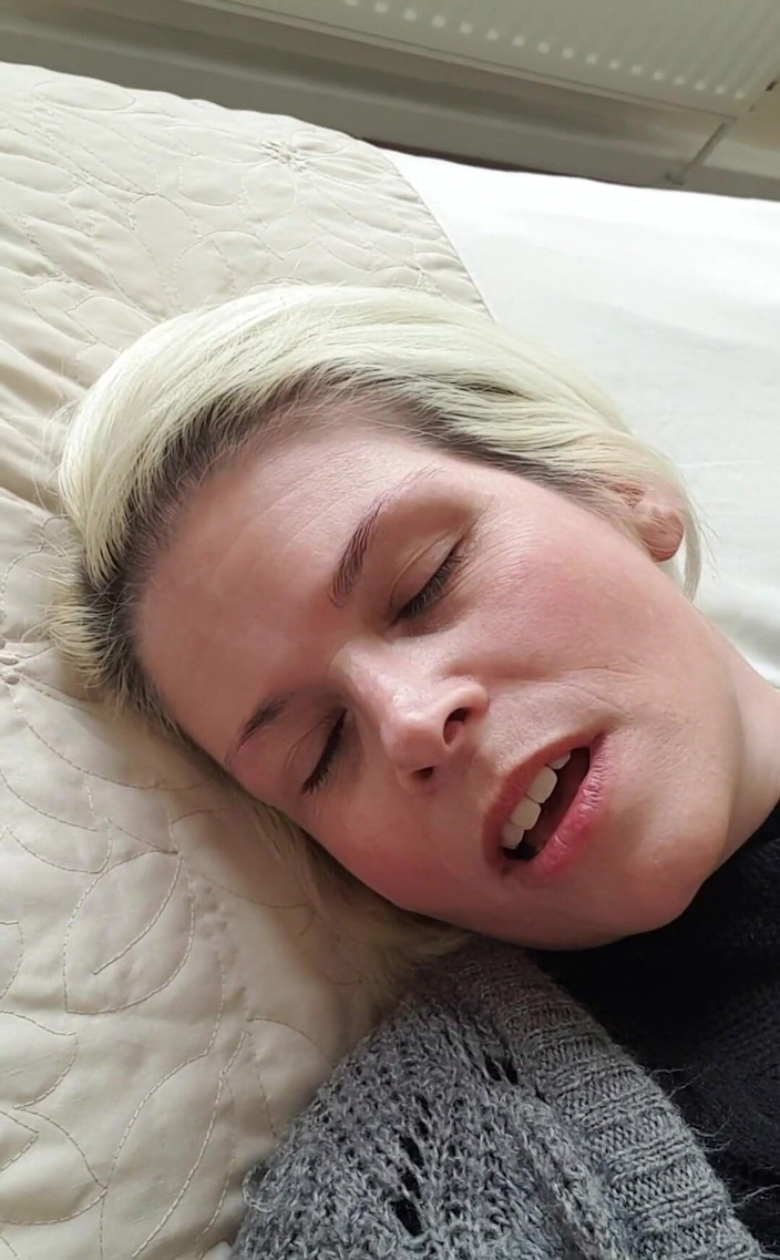 SkylerSquirt: Mijn orgasme gezicht laten zien terwijl mijn poesje wordt gebeft...