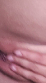 Côté baisée et creampie par une bite noire pendant que mon cocu travaille