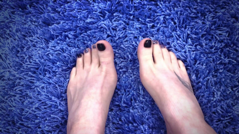 Goddess Misha Goldy: Dedos dos pés, pés, unhas dos pés recém-pedicured, e jóias...