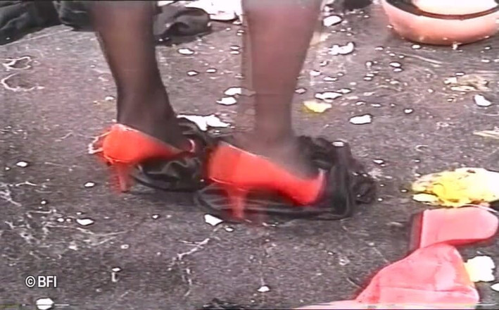 Food flogging: a bunch of real amateur girls need to go beyond...