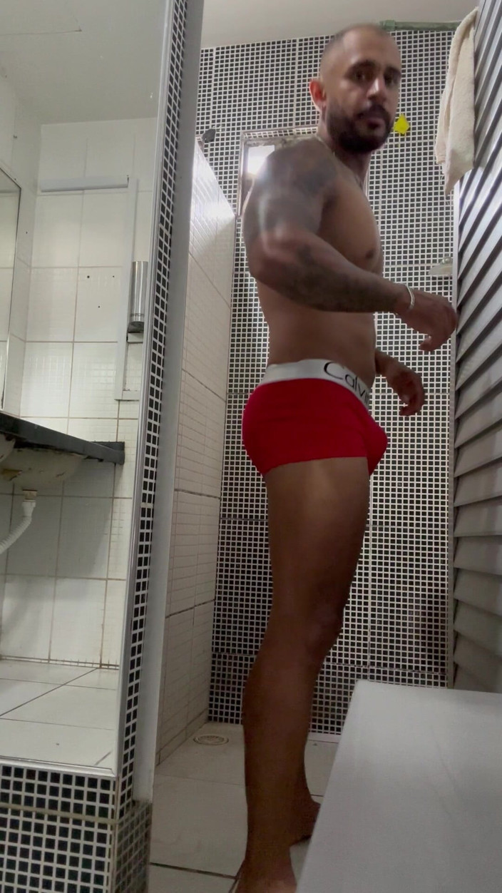 Oxe Nandinho: Shall We Take a Shower?