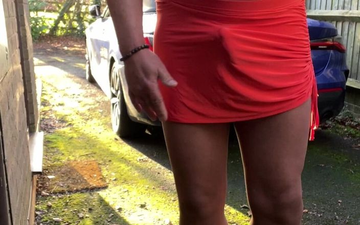 Kellycd2022: Amatir crossdresser kellycd2022 lagi asik masturbasi memekku pakai stoking tembus...
