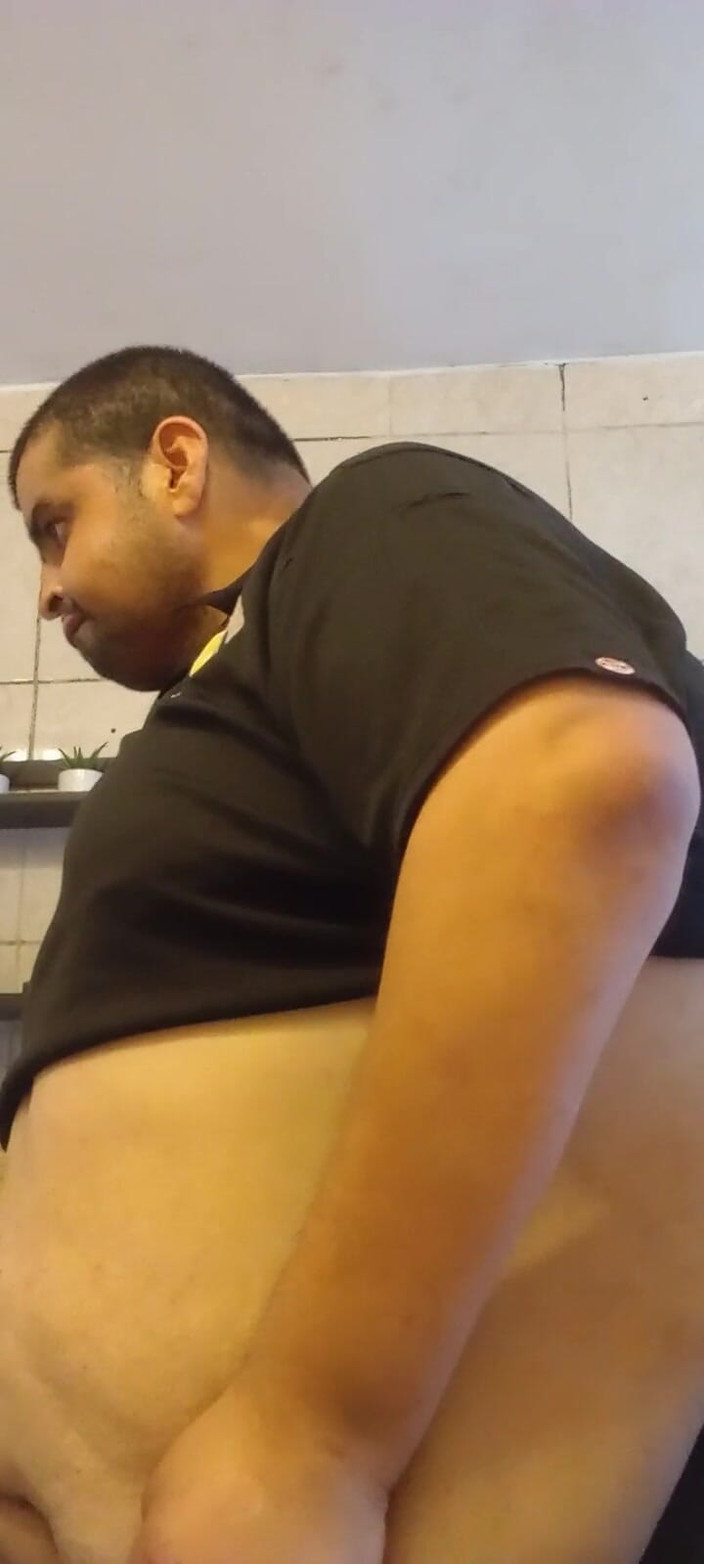 Chubbytits16: J’ai besoin d’un homme pour prendre ma virginité