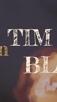 Tim Blesh sur une plage rocheuse