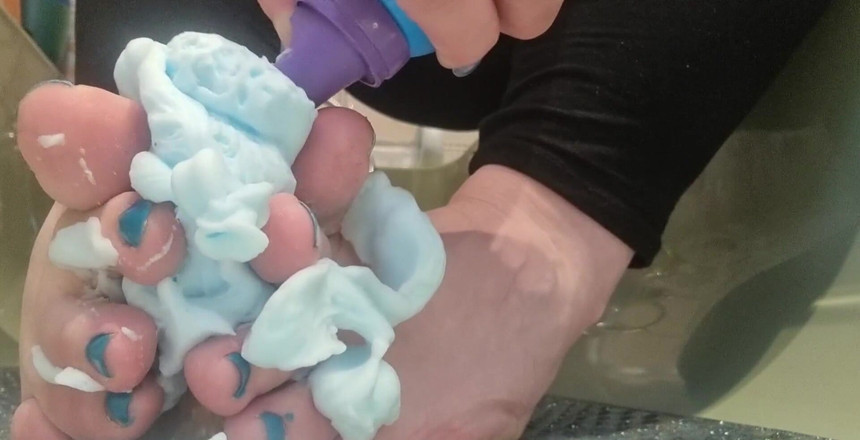 Mraltmrskinky: Feticismo del piede? Adoro contentire i piedi.