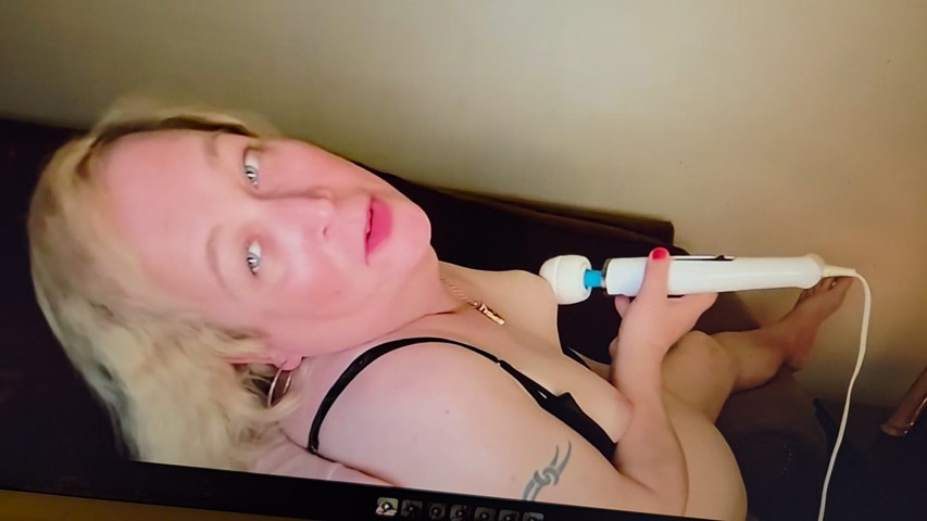 Blondie Vibes (Tiffany Walker)