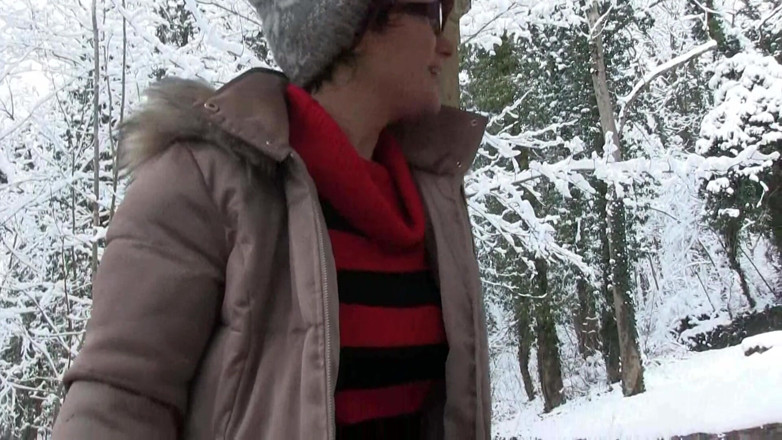 Popp Sylvie: Popp Sylvie - My pussy in the snow