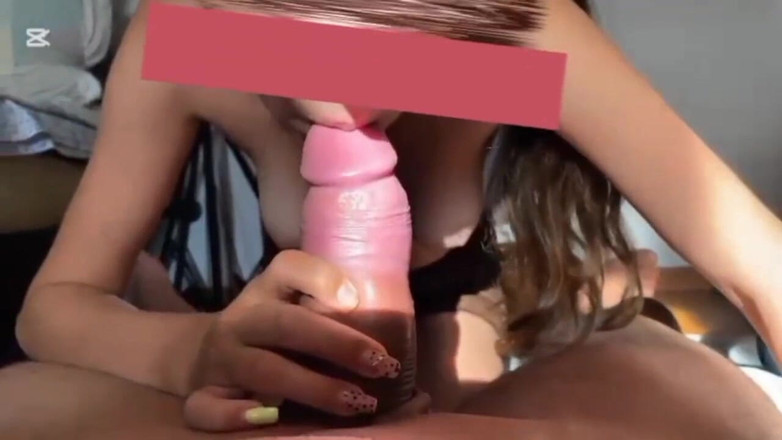 Blondasexy00: Nevlastní sestra poprvé saje mého velkého čůráka