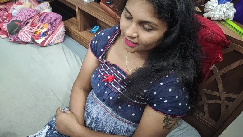 Vaigavarun Feet romance: Massaggio ai piedi a nighty