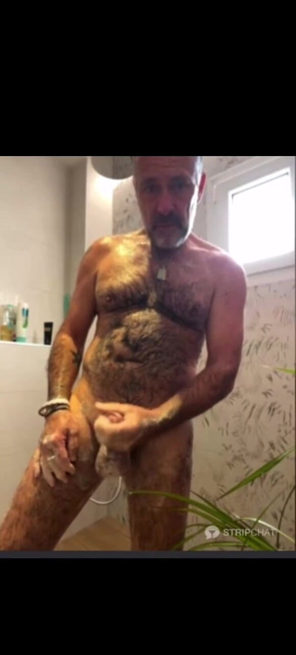Daddybearvlc: Another Day, Another Shower, Another Wank. Please Love Stepdaddys Cock!!...