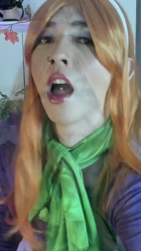 Cosplay Puv Daphne Burp Challenge with Scooby Taser