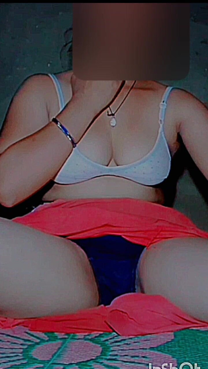 TricolorMusic3: Gadis ini melihat sahabatnya mencium kekasihnya di depannya. Dia menikmatinya....