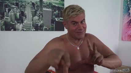 Immoral Live: Spridning av semesterjubel med Kesha Ortega