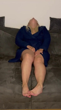 Masturbazione dopo la doccia orgasmo trema sgrillettando clitoride bagnata bionda arrapata sexy sto arrivando orgasmo intenso