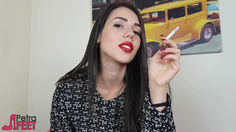 Smokin Fetish: Belleza italiana ama fumar cigarros
