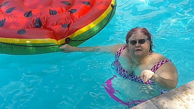 BBW nurse Vicki adventures with friends: Short Video of BBW Nurse Vicki Floating on Her Huge...