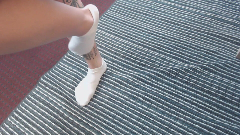 Abby Anna: Jolies chaussettes blanches aux chevilles