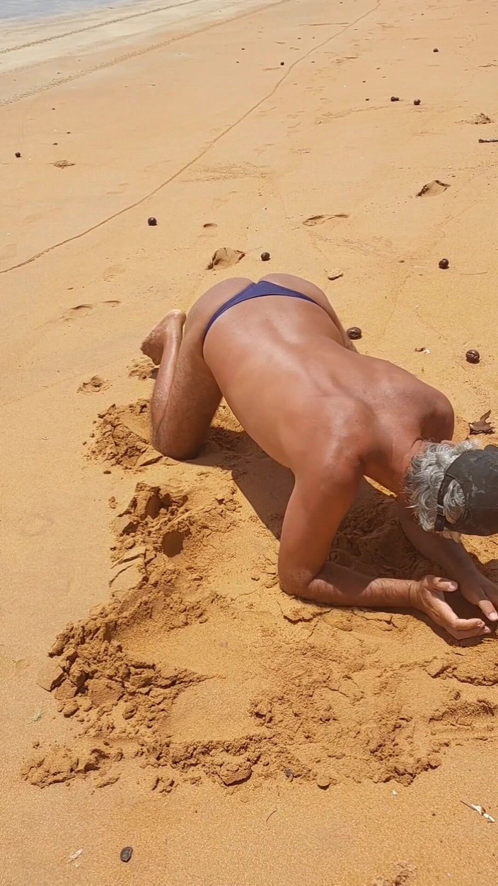 Ladysilvas: Pantat bahenol cewek sange ini dientot habis-habisan pakai bikini di...