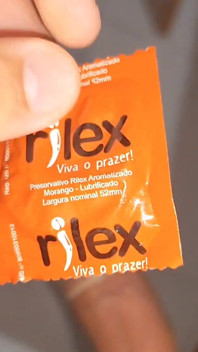 Reutilizado a Camisinha Apertada Do Papai Hetero.