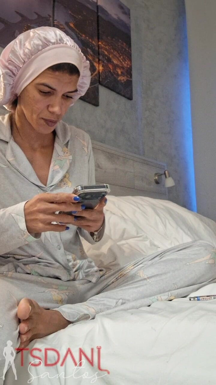 Tsdanisantos1: 在一个好变性人展示阴茎的家里