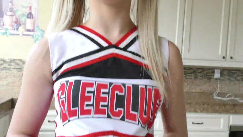 Perv Milfs n Teens: April Aniston pije sperma ze svého ptáka jako fontána na...