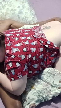 Bela cabeça de bunda, ela chupando para um gosto de porra