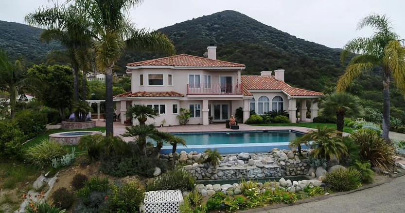 Reds Trans Stars: Drohnen-bts von königin brittney Kade