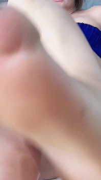 Necken Und Footjob