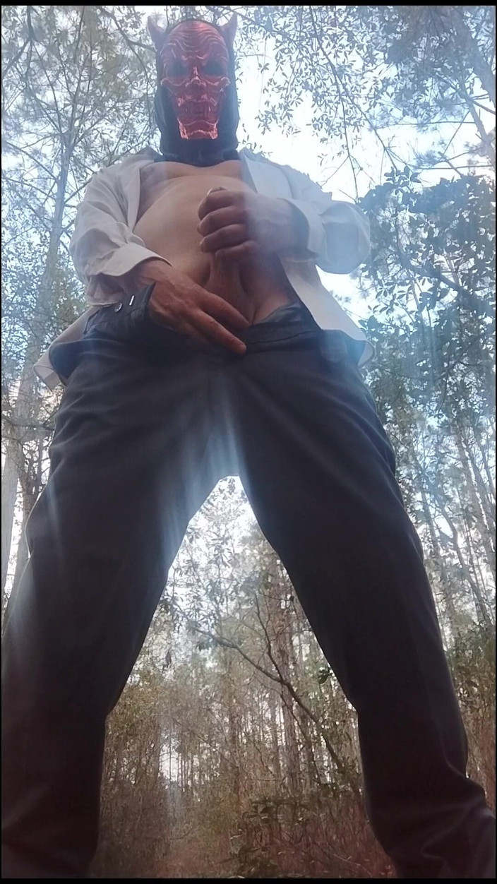 Haunted dreams: Ejaculând în pădure