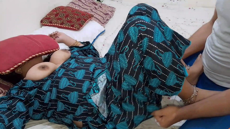 RedQueenRQ: Nejprve stiskl prsa nevlastní matky a pak měl sex