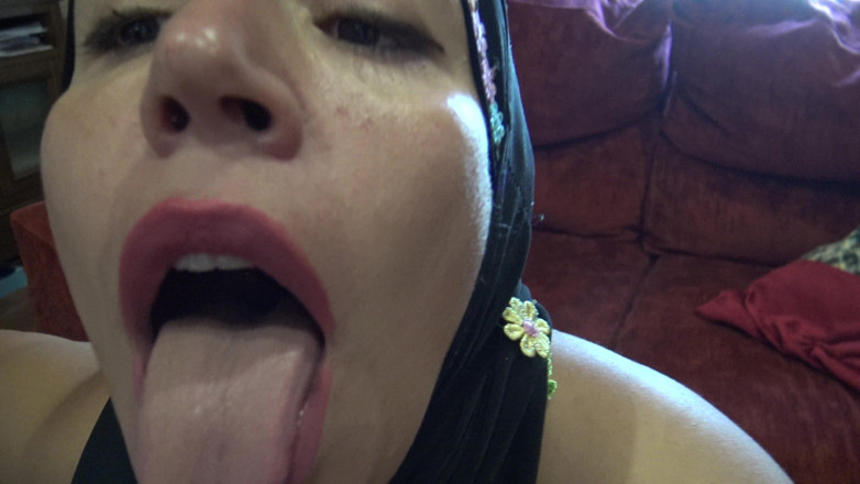 Souzan Halabi: Turkish Girl From Istanbul Put Fingers Inside Her Asshole - Turk...