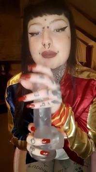 Harley Quinn emiyor ve sikişiyor