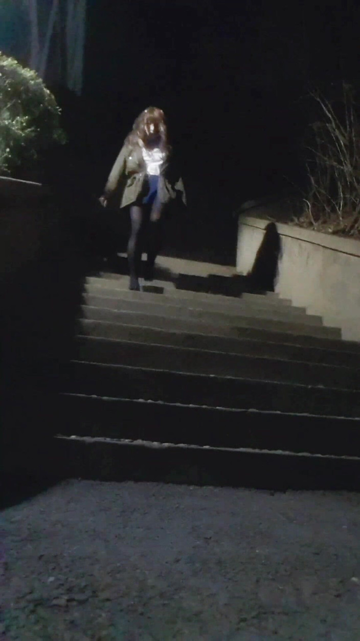 Harinni: 一个淫荡的大奶子女大学生割掉了她的内衣