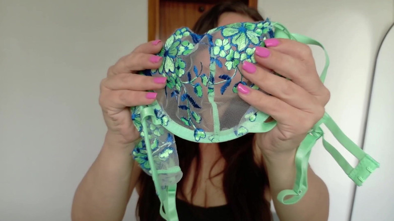 Kinky Lyrical: Essayez de la lingerie pure