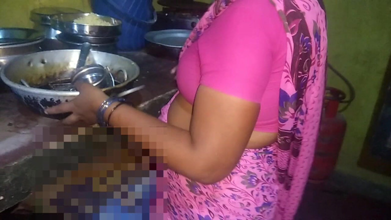 Desi Sathiya: Indian Hot Housewife Romance Hasband in Kitchen