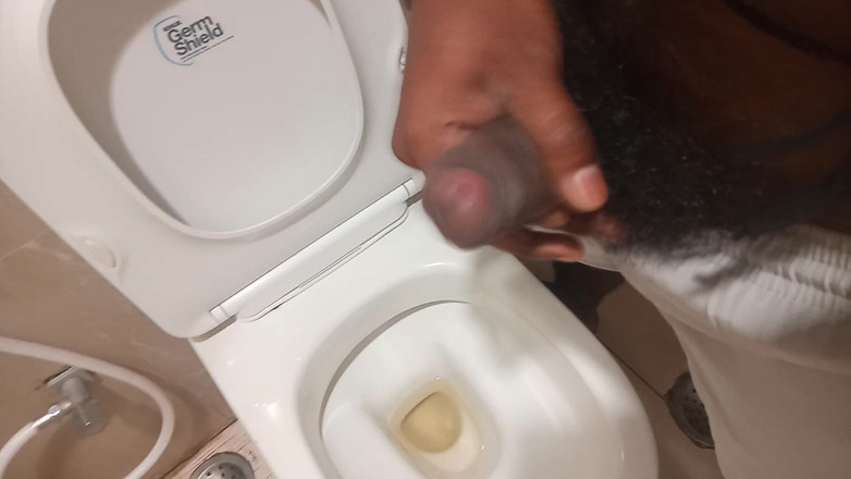 KUMBHA MANOJ KUMAR: Una star mostra sempre diverse espressioni locali per il più...