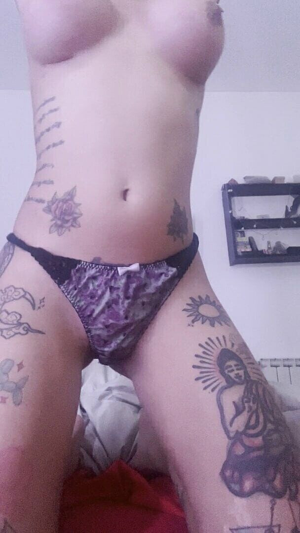 Latinxbabe: 性感的大奶子热辣黑发女郎自慰